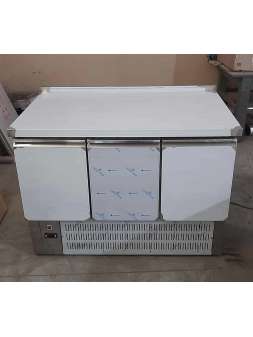 Стіл холодильний 3 двері з нижнім агрегатом Стіл холодильний 3 двері з нижнім агрегатом